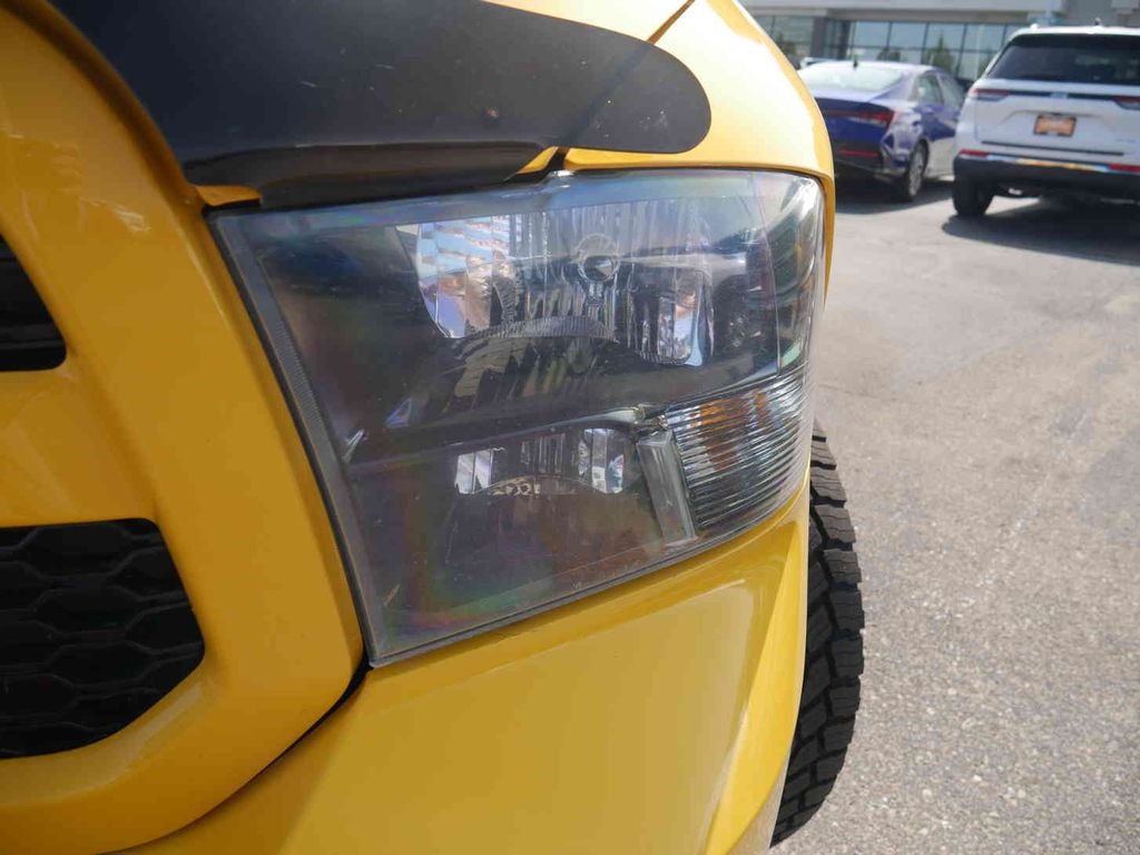 Used 2019 Yellow Ram Express image 22