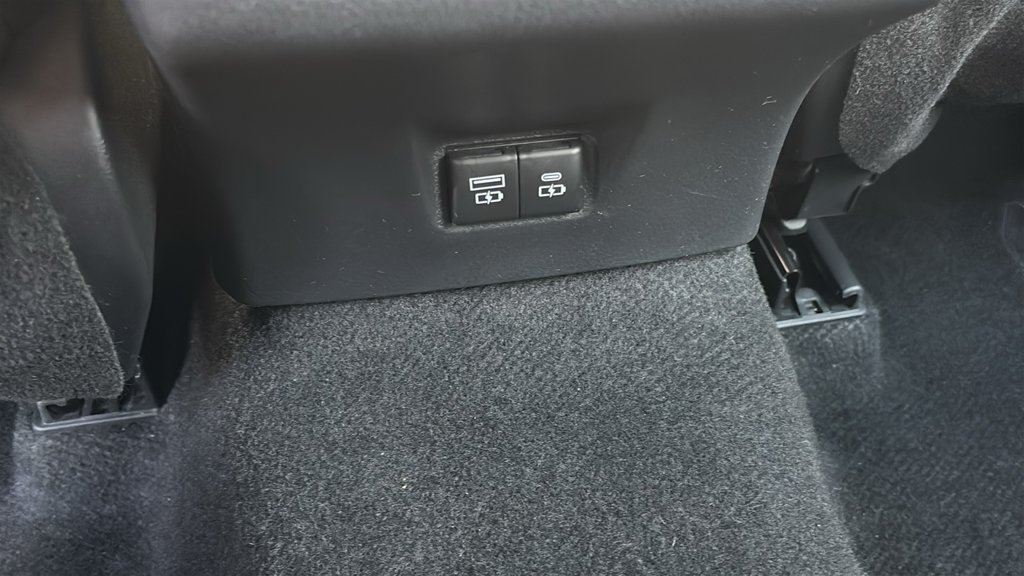 Used 2025 Ice Toyota SE image 9