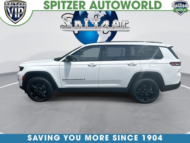 Used 2023 White Jeep Altitude image 6