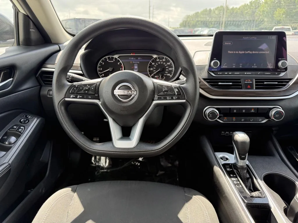 Used 2025 White Nissan 2.5 SV image 8
