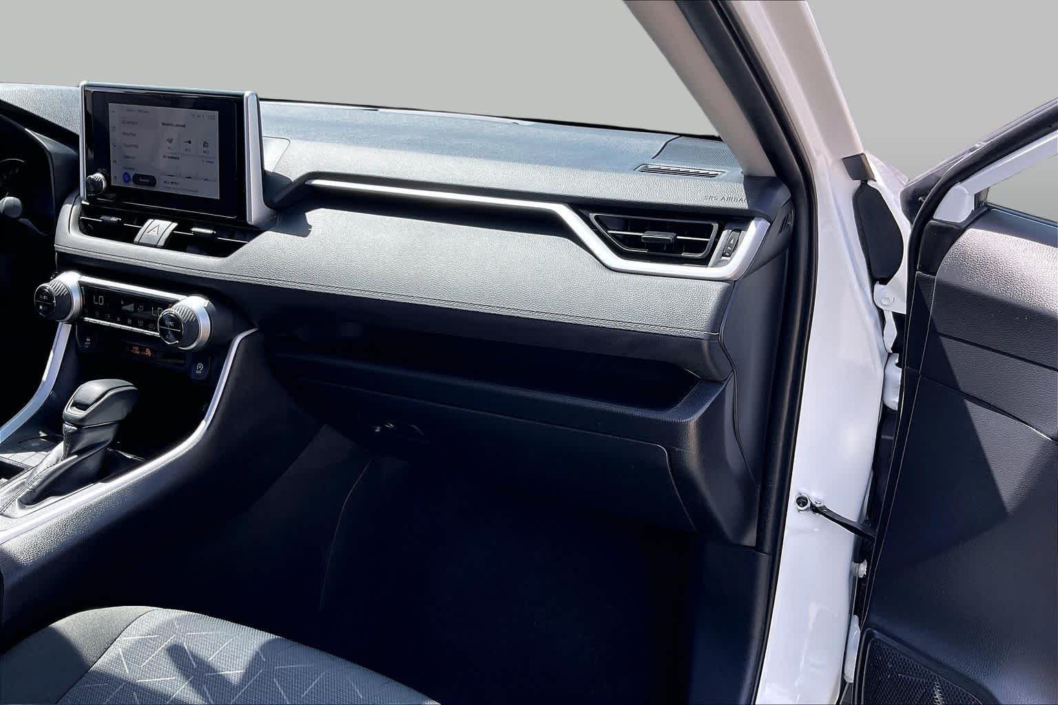 Used 2025 Ice Cap Toyota XLE image 19