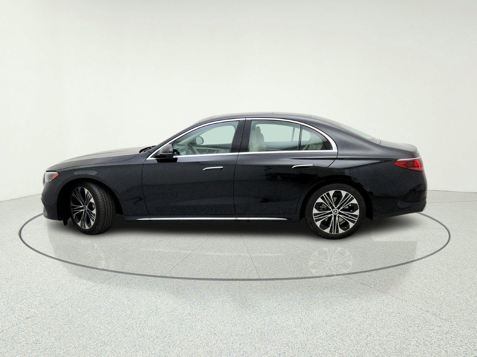 2026 Mercedes-Benz E-Class E350 - Photo 35