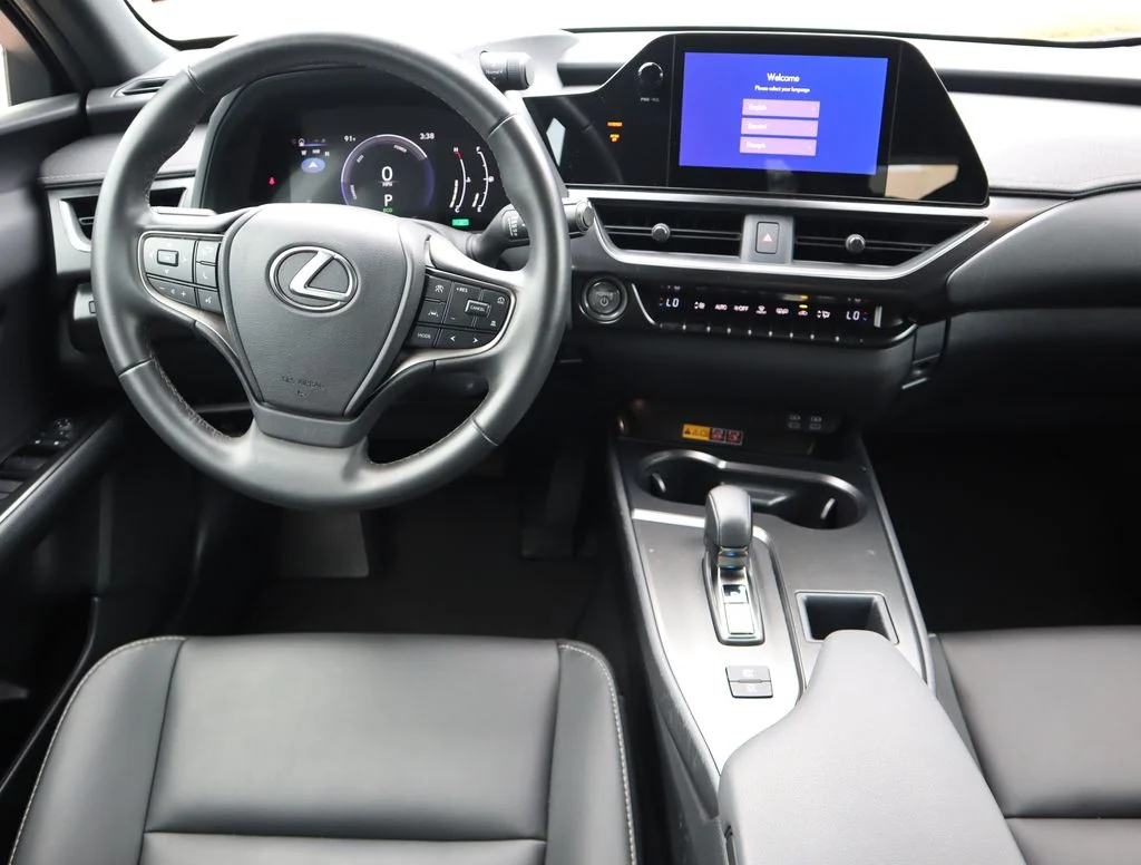 Used 2025 White Lexus 300h image 32