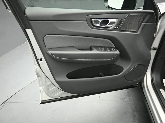 2022 VOLVO XC60 - Image 20