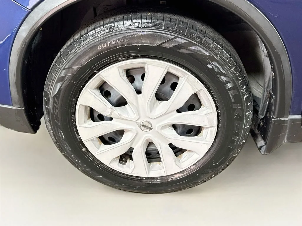 Used 2018 Blue Nissan S image 38