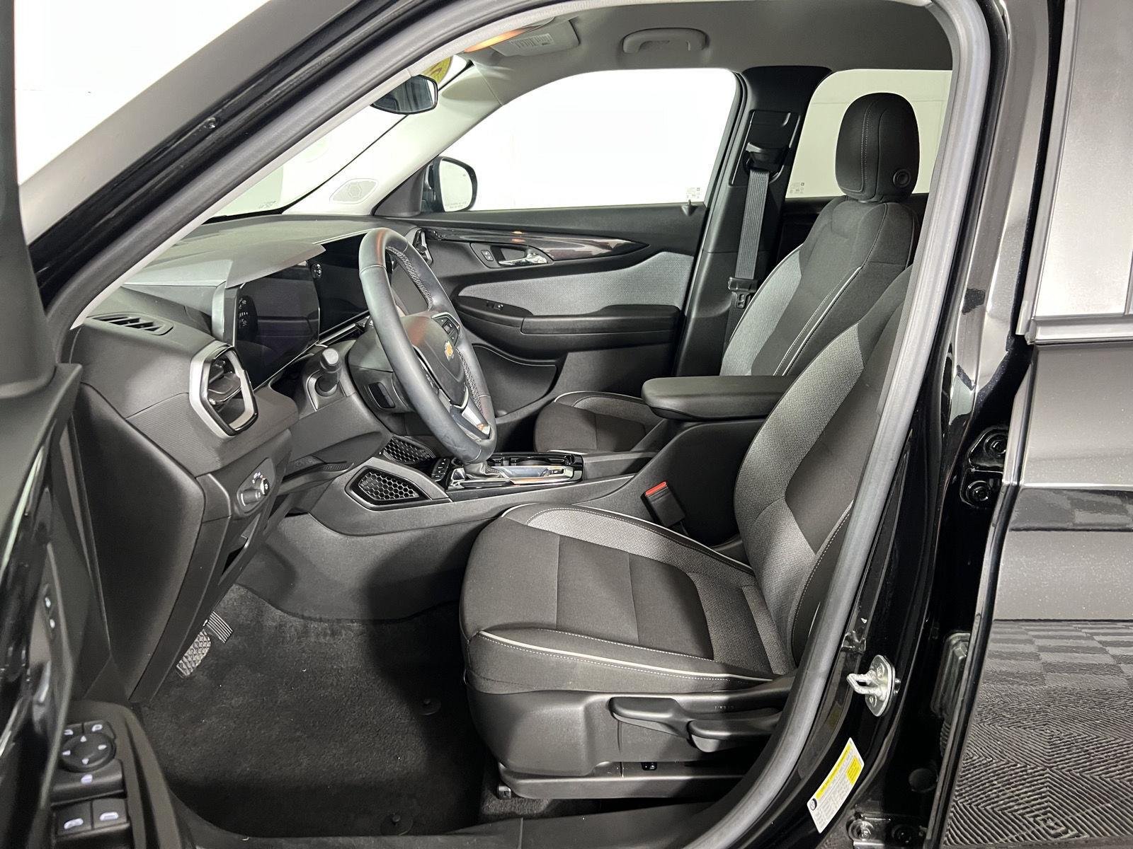 Used 2024 Mosaic Black Metallic Chevrolet LT image 27