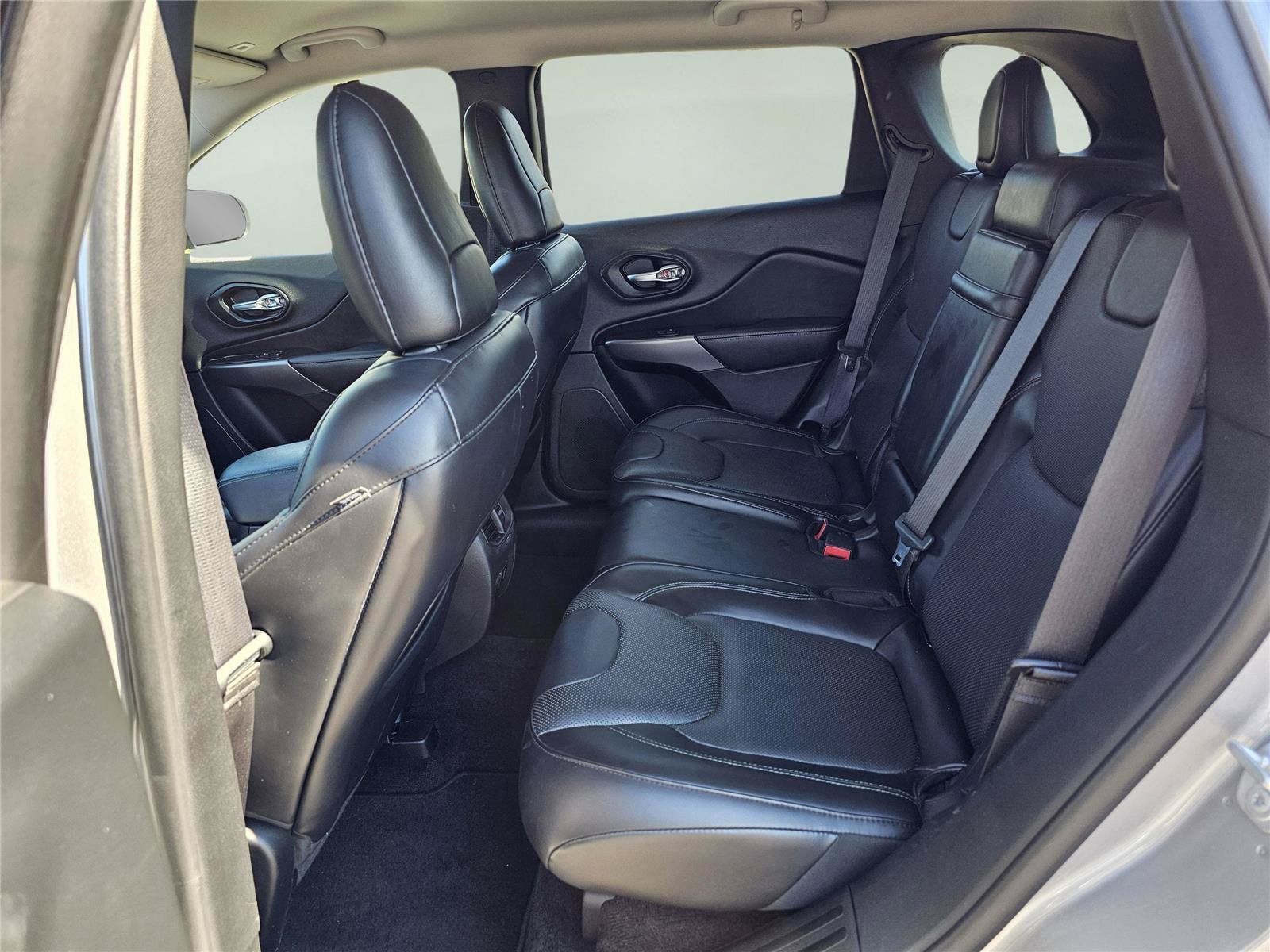 Used 2019 Billet Silver Metallic Clearcoat Jeep Limited image 32