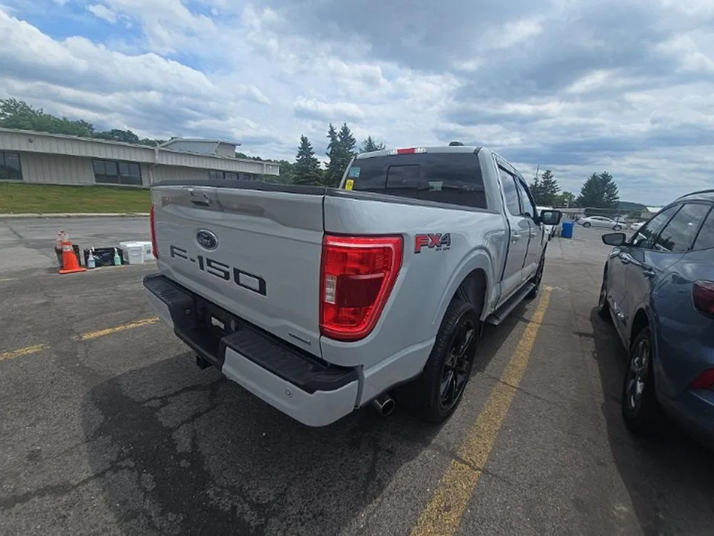 Used 2023 Avalanche Ford XLT image 4