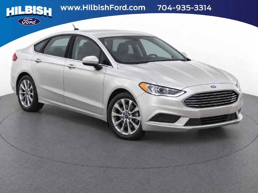 Used 2017 Gold Ford SE image 1