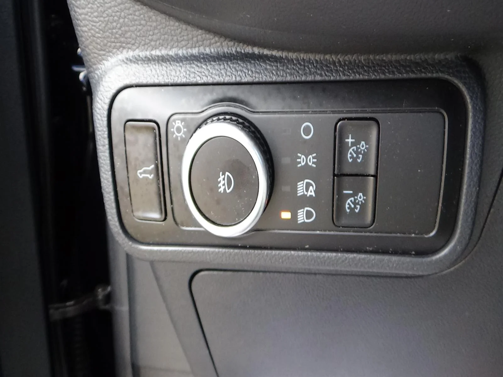Used 2025 Agate Black (um) Ford ST-Line image 20