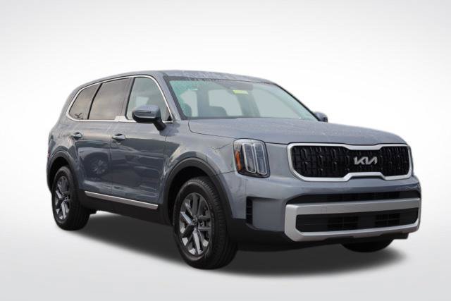 Used 2025 Silver Kia LX image 1
