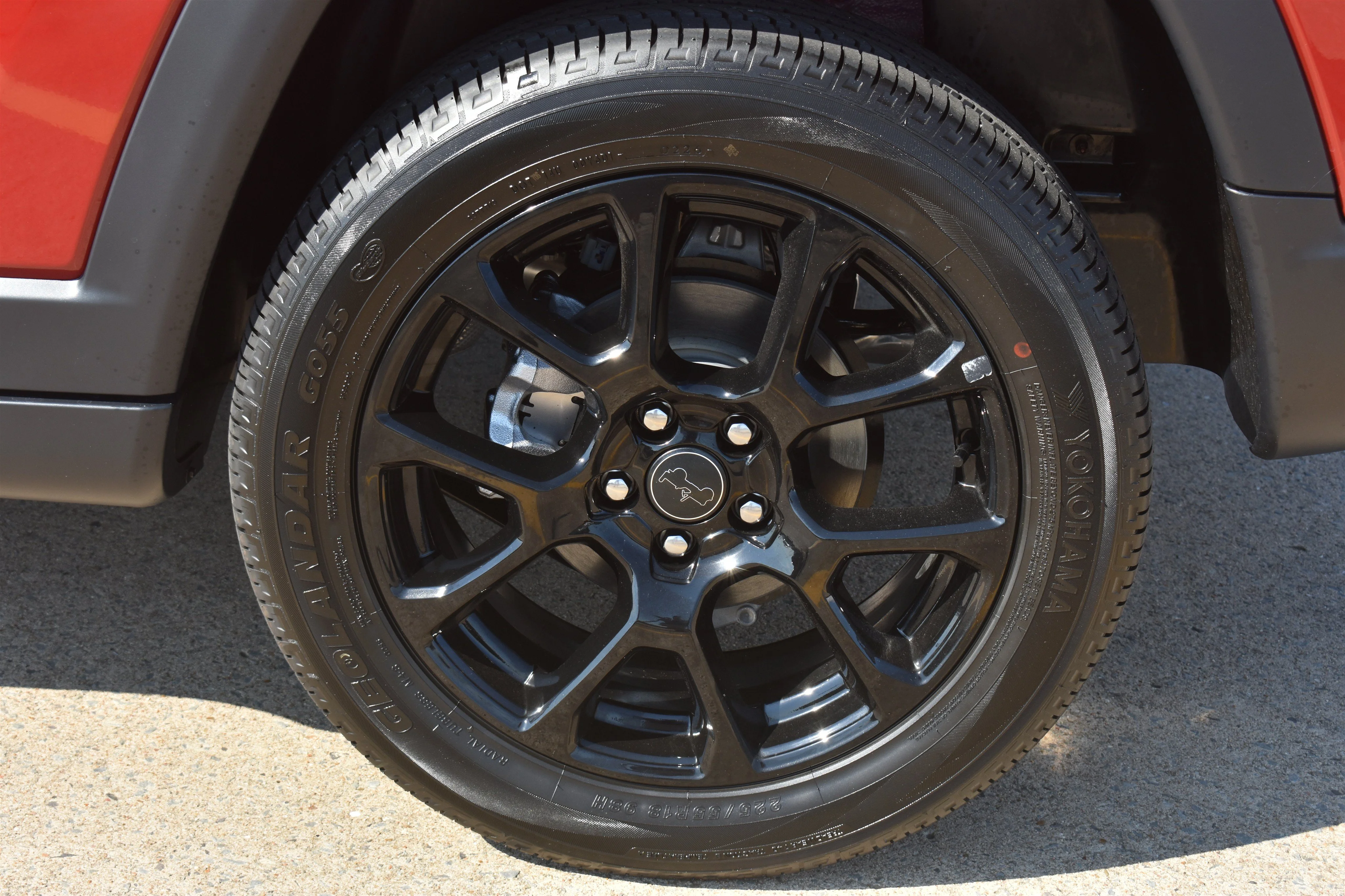 New 2026 Red Hot Pearlcoat Jeep Latitude Altitude image 10