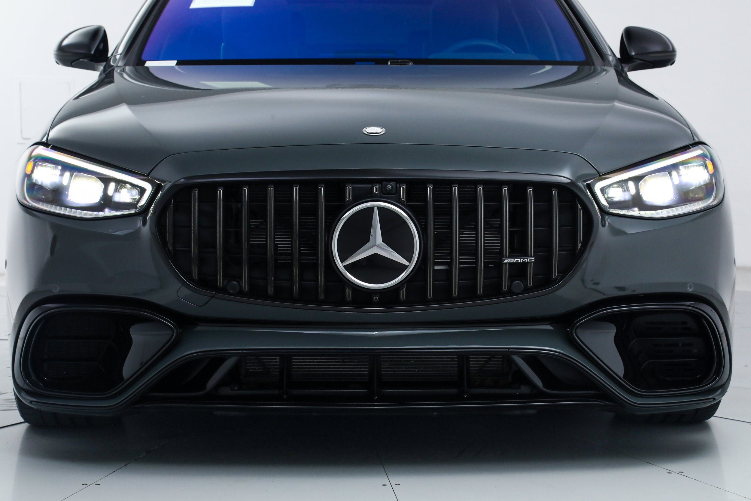 Used 2025 Gray Mercedes-Benz S 63 E AMG® image 9