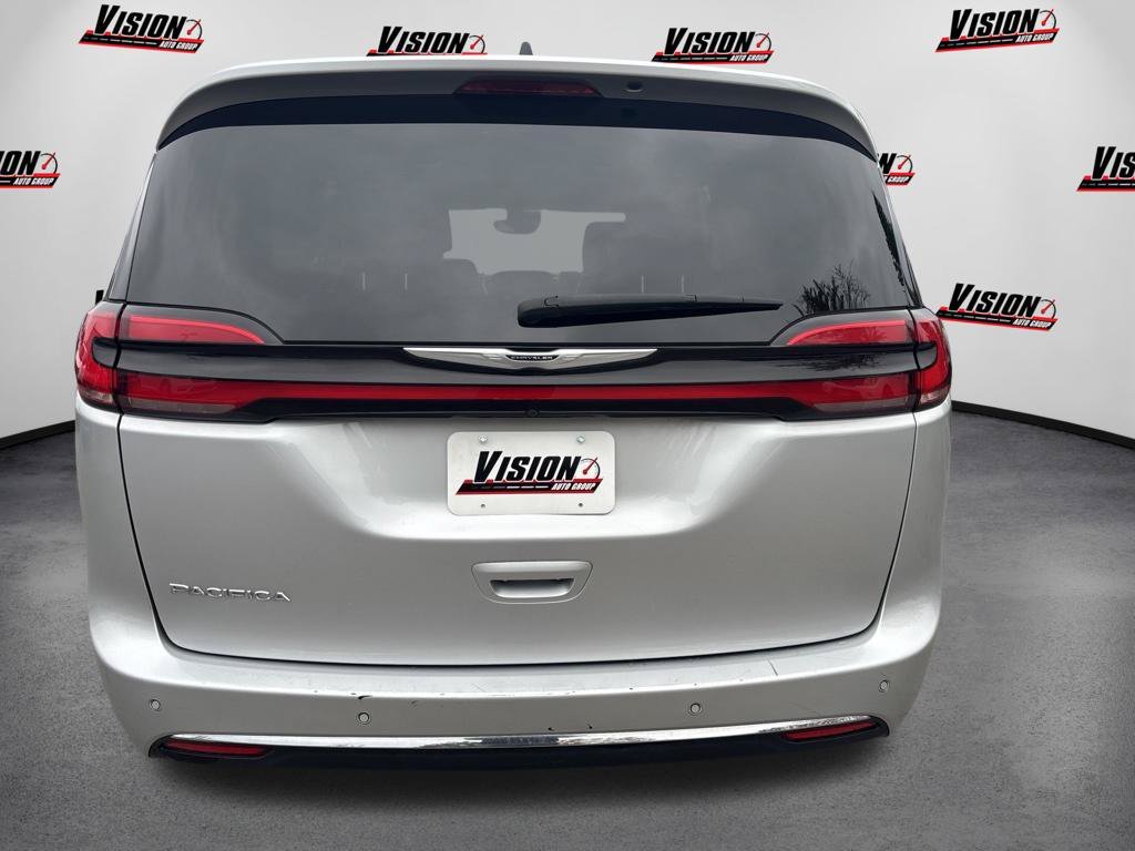 Used 2024 Silver Chrysler Touring L image 6