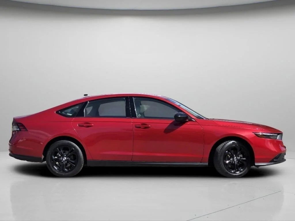 Used 2025 Red Honda SE image 25