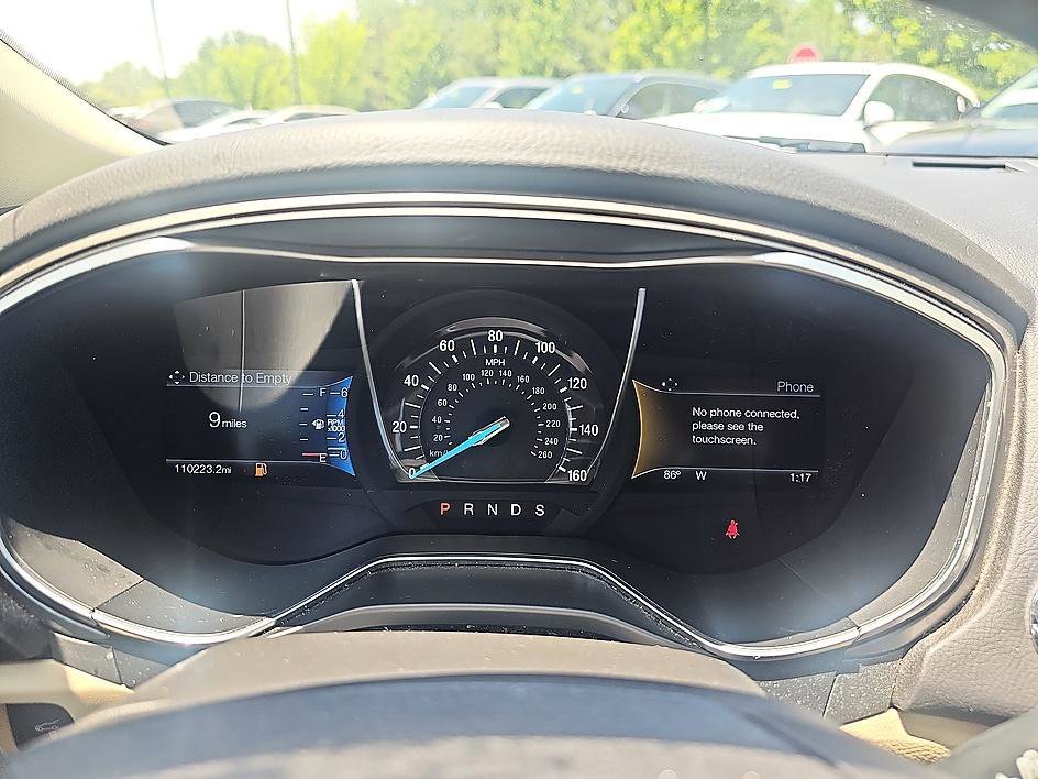 Used 2016 White Platinum Clearcoat Metallic Ford SE image 18