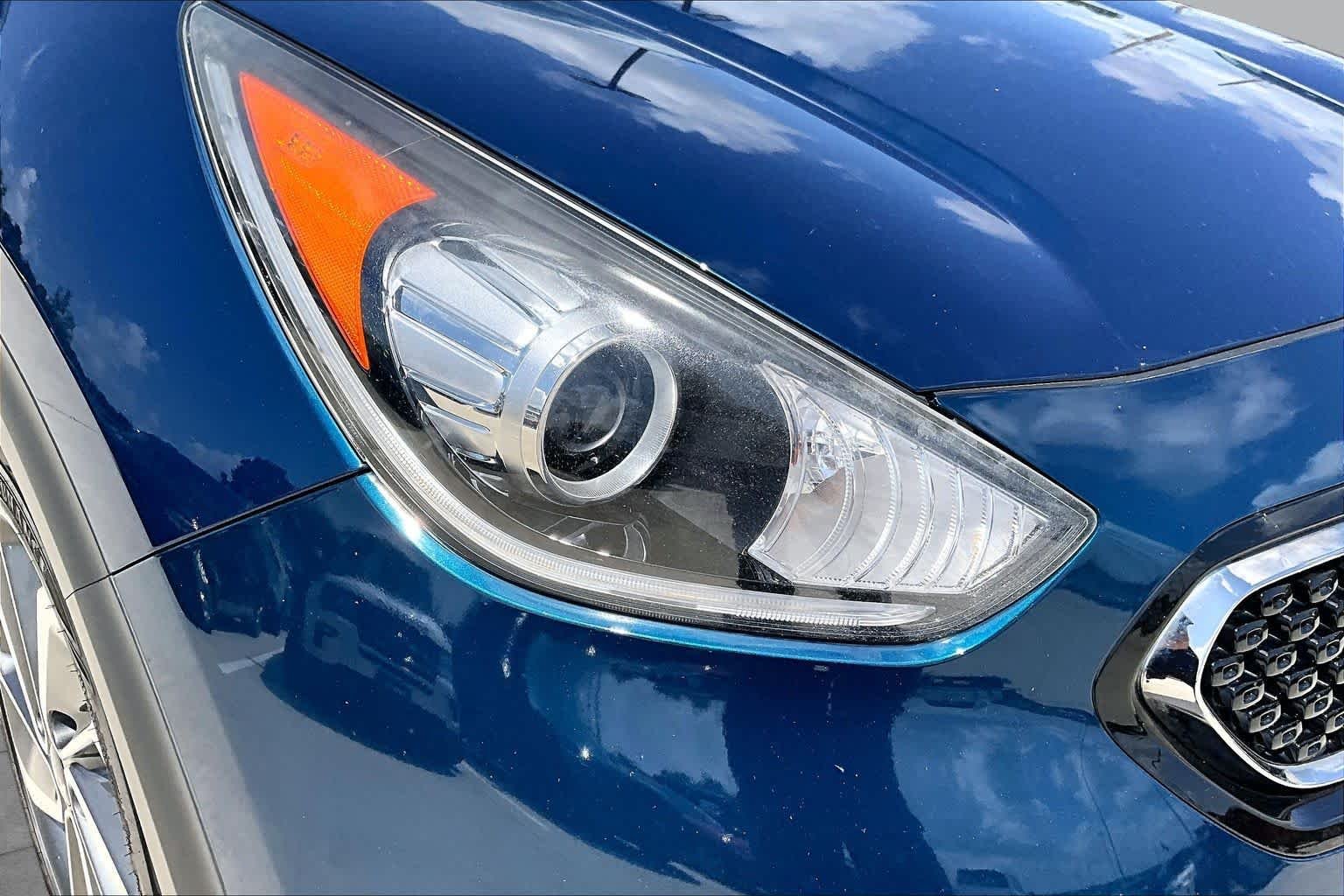 Used 2018 CERULEAN Kia Touring image 26