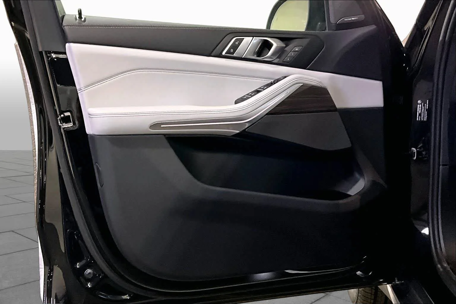 New 2026 Black Sapphire Metallic BMW xDrive40i image 11