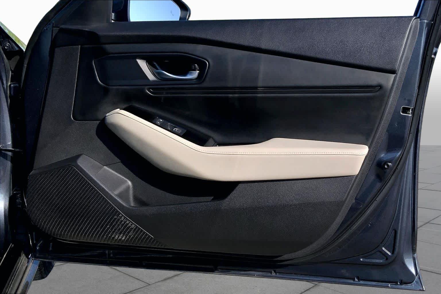 Used 2025 Meteorite Gray Metallic Honda Touring image 22