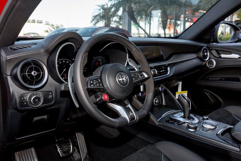 2024 Alfa Romeo Stelvio Quadrifoglio - Photo 19