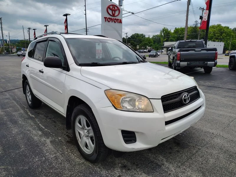 Used 2012 White Toyota 4WD 4dr I4 (Natl) image 3
