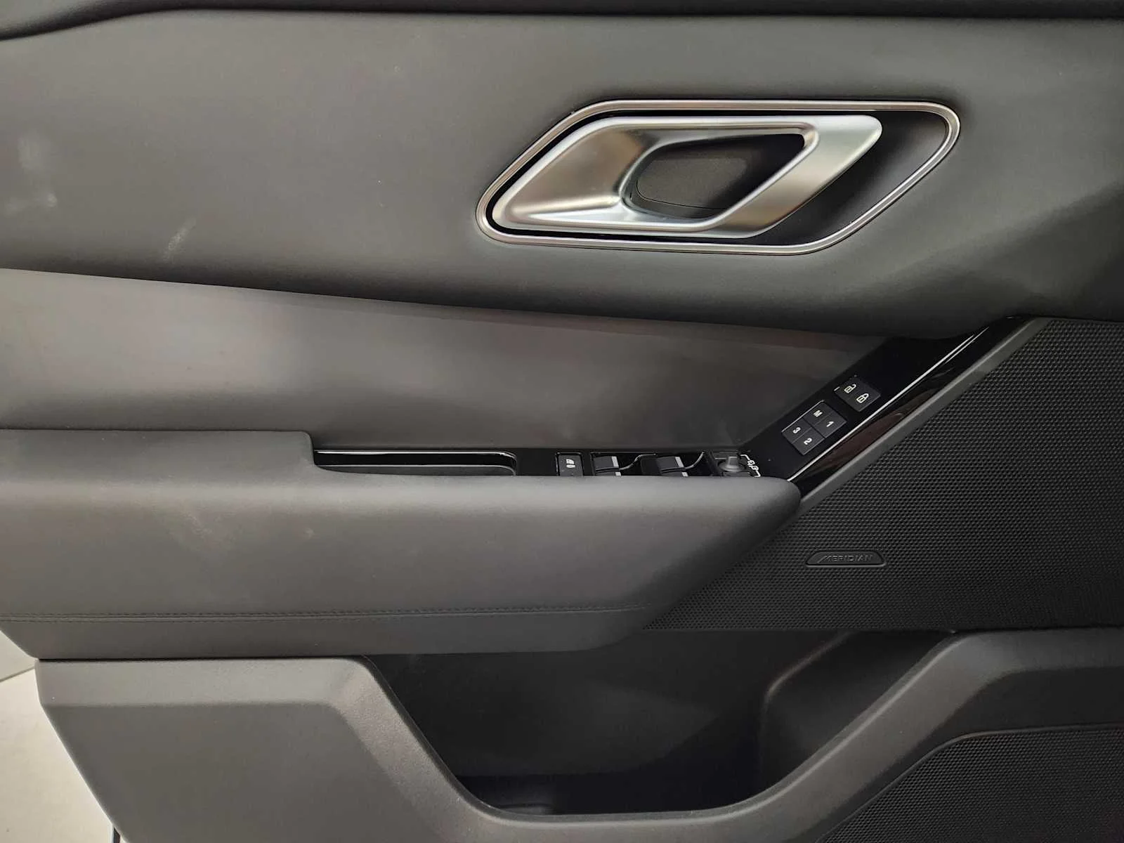New 2026 Fuji White Land Rover S - P250 image 37