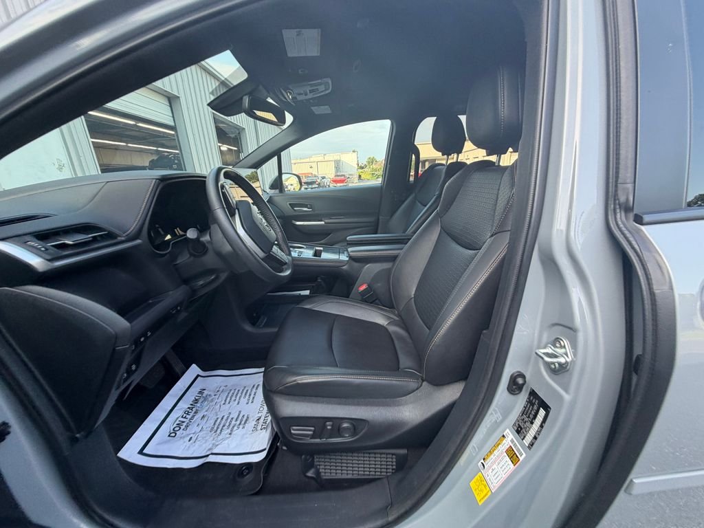 Used 2025  Toyota Woodland Edition image 11
