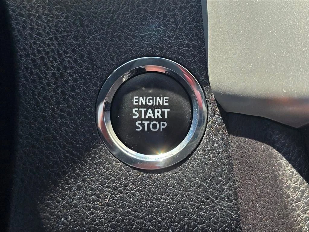 Used 2016  Toyota XLE V6 image 19