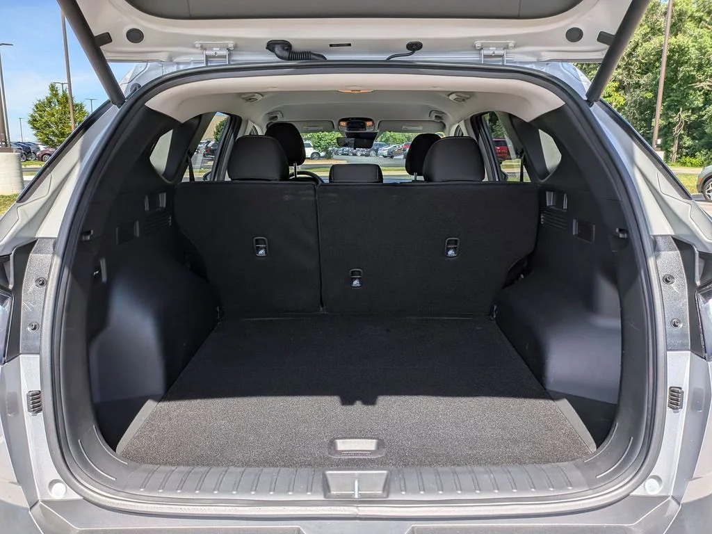 Used 2023 Silver Hyundai SEL image 27