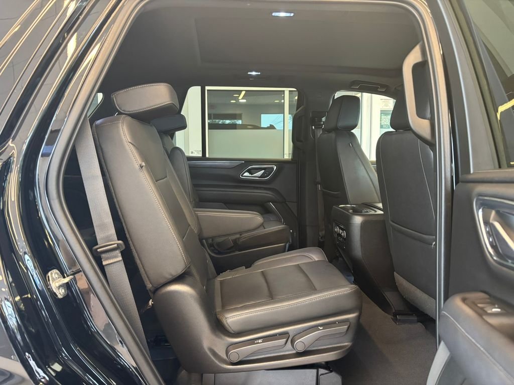 Used 2022 Black Chevrolet Z71 image 24