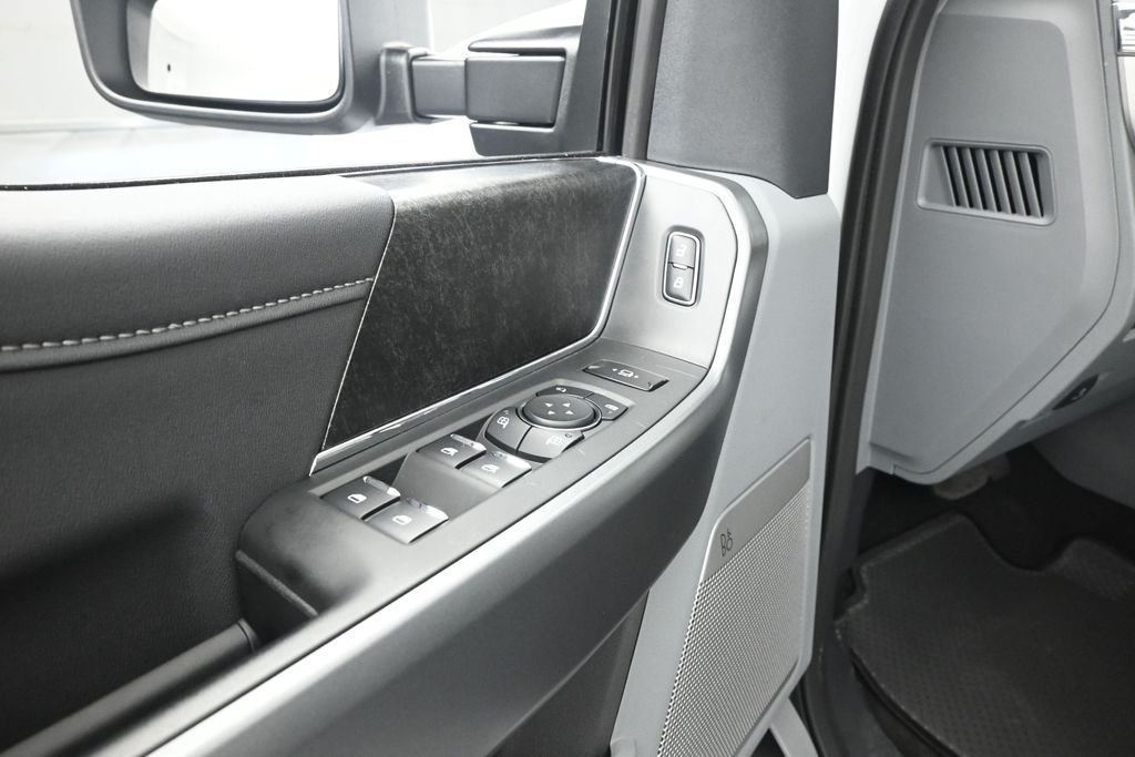 New 2026 Oxford White Ford XLT image 10