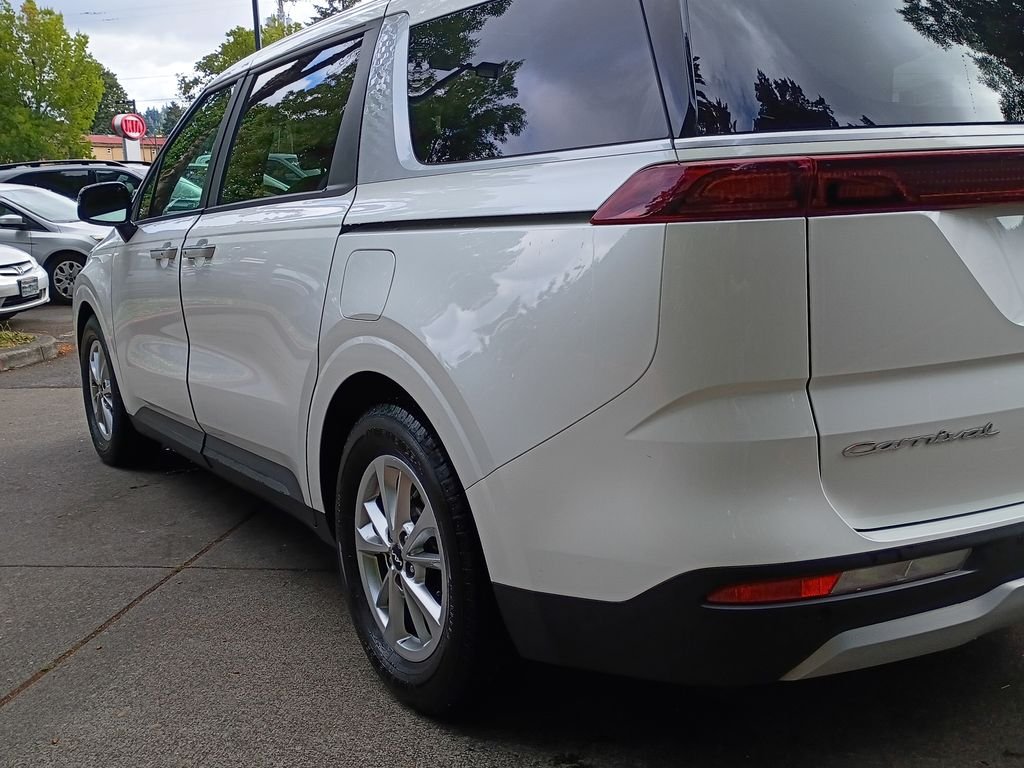 Used 2022 Snow White Pearl Kia LXS image 6