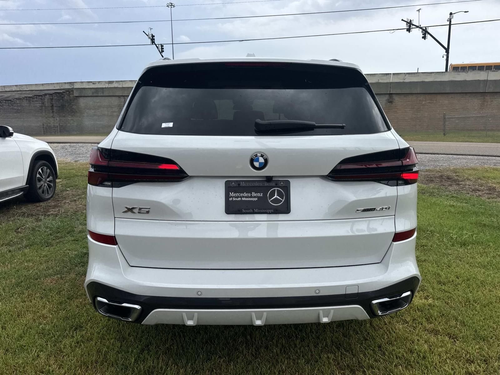 Used 2026 White BMW sDrive40i image 7