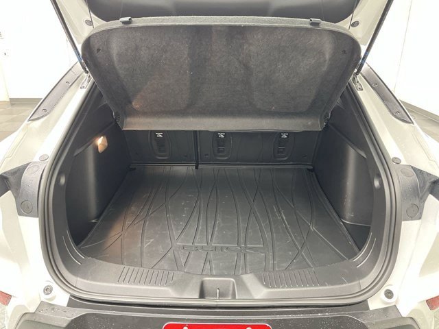 Used 2025 Summit White Buick Preferred image 28