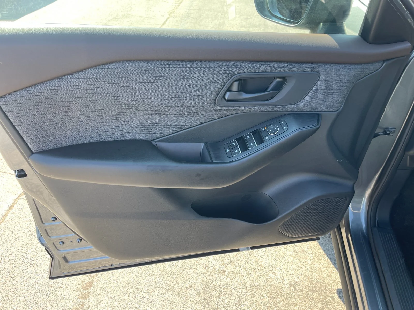 Used 2023 Gray Nissan S image 12