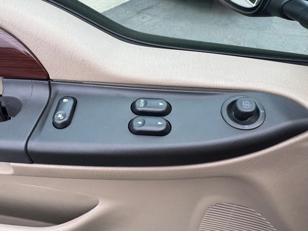 Used 2007 Gray Ford  image 20