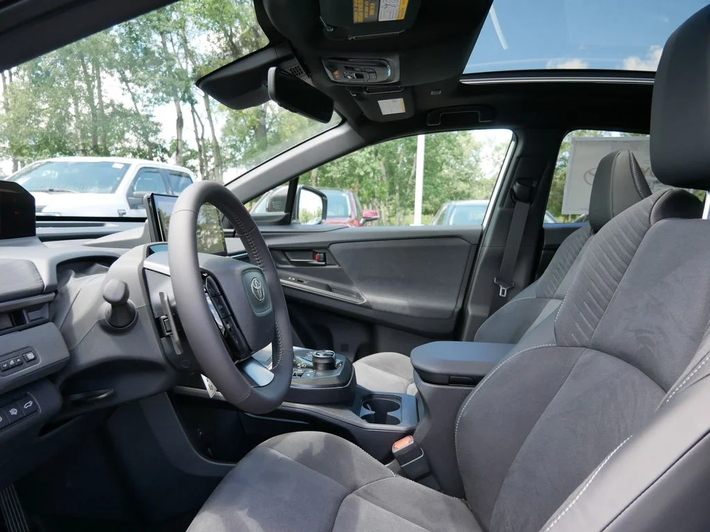 New 2026 Wind Chill Pearl <sup>1</sup> Toyota  XSE image 5