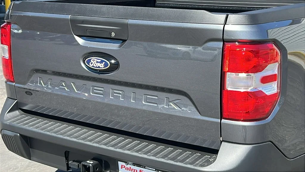 New 2026 Carbonized Gray Metallic Ford XLT image 8