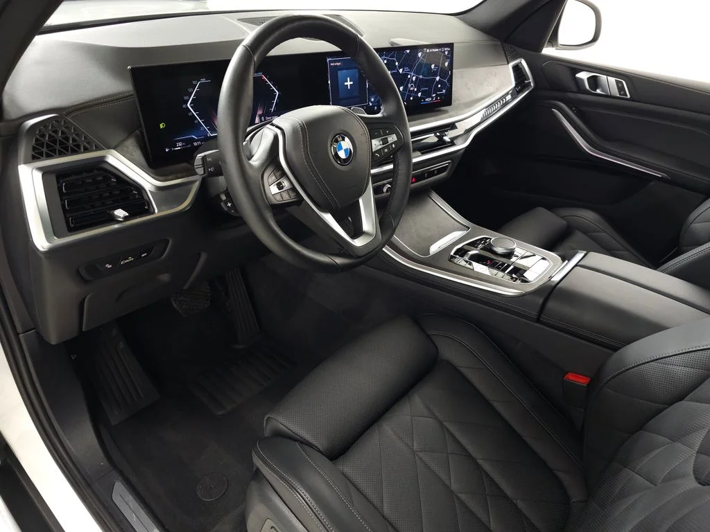 Used 2025 White BMW xDrive40i image 16