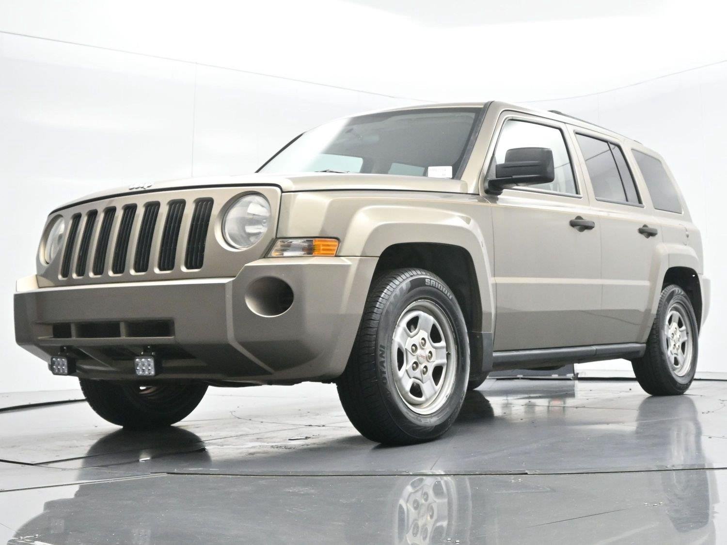 Used 2008 Light Khaki Metallic Jeep Sport image 40