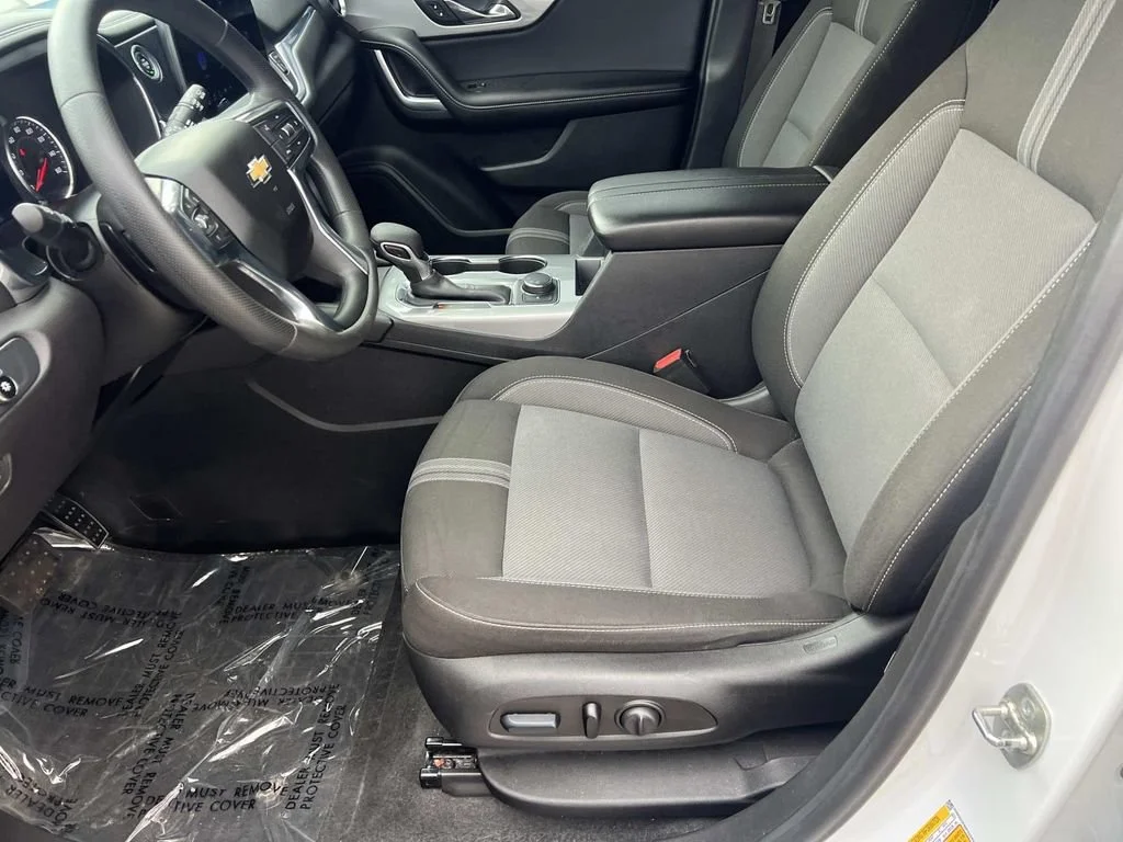 Used 2023 SUMMIT WHITE Chevrolet LT image 14