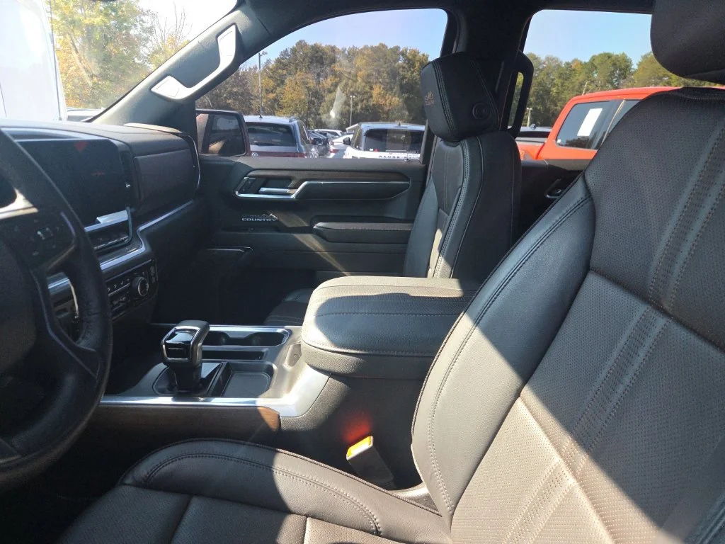 Used 2024 Black Chevrolet High Country image 3
