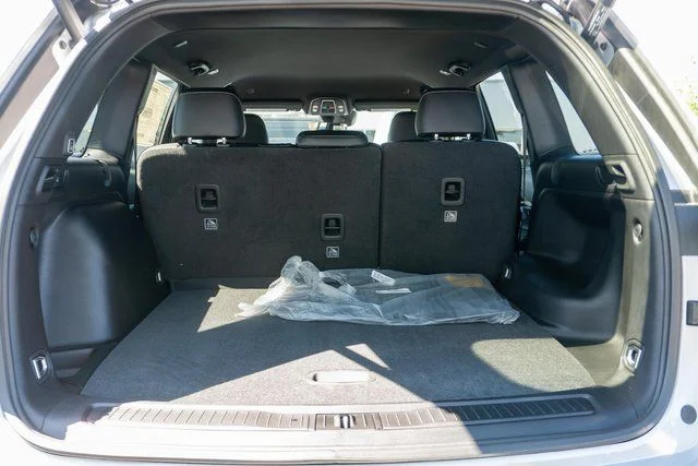 New 2026 Silver Zynith Exterior Paint Jeep Altitude image 9