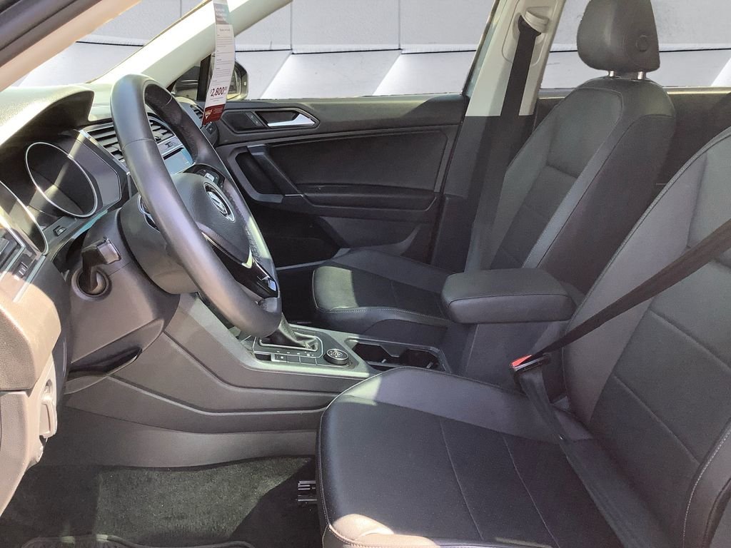 Used 2020  Volkswagen 2.0T SE image 7