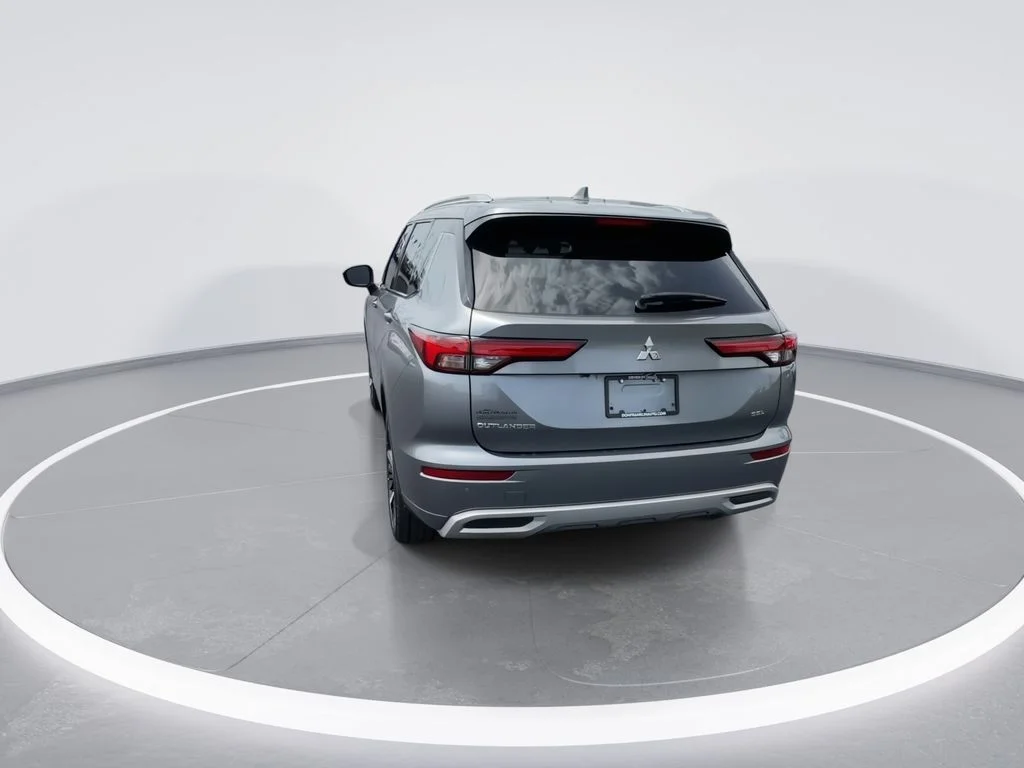 Used 2022 Gray Mitsubishi SEL image 7