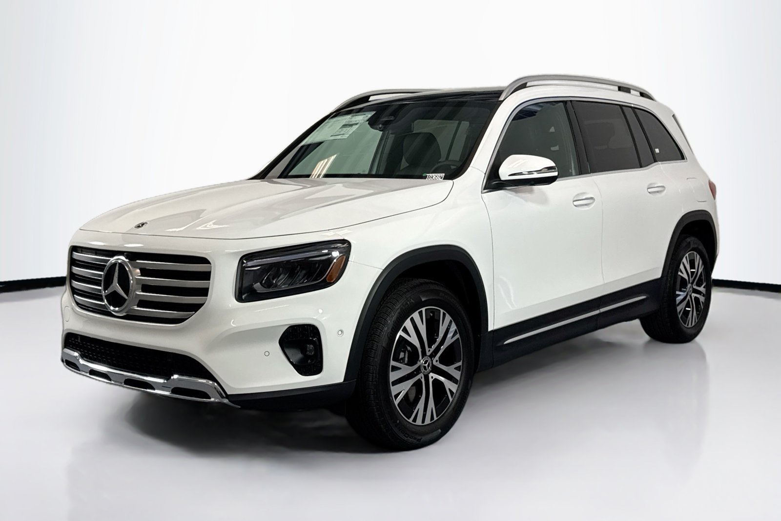 New 2026 Polar White Mercedes-Benz GLB 250 image 1
