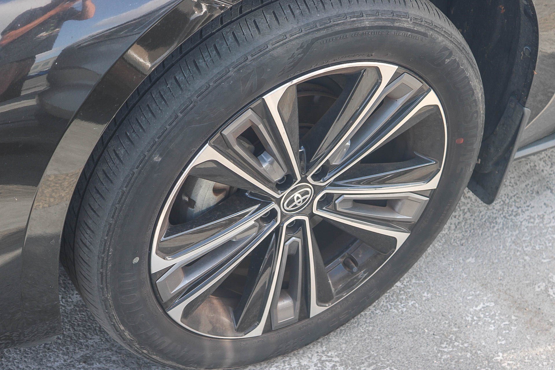 Used 2023 Heavy Metal w/Black Roof Toyota XLE image 7