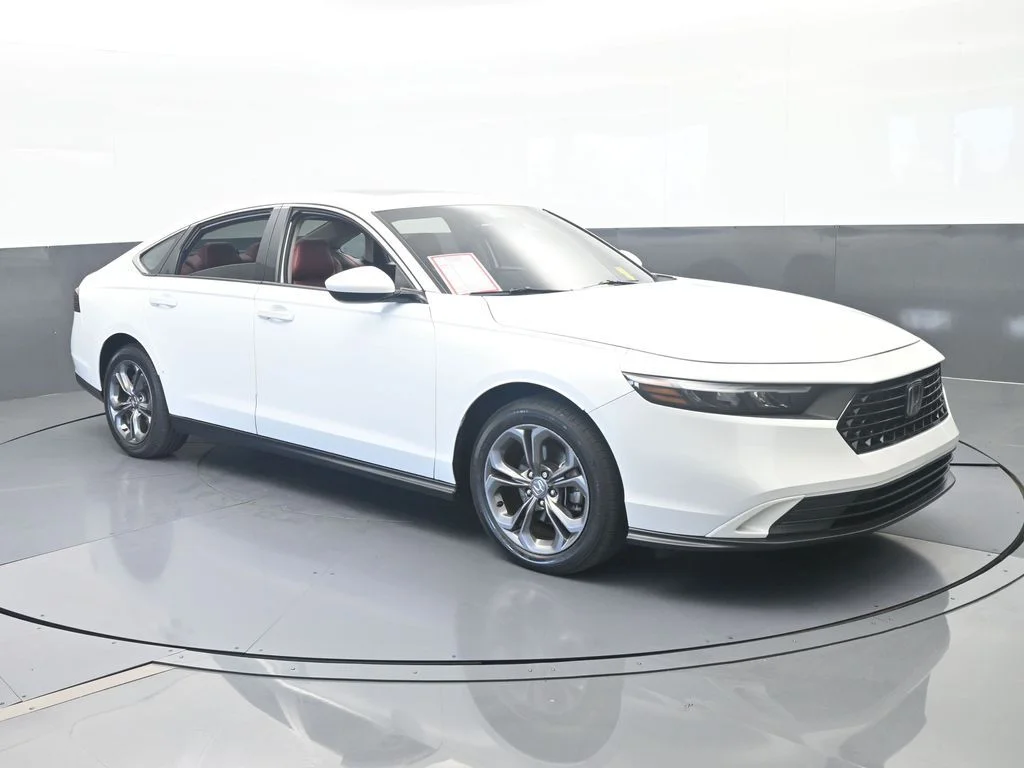 Used 2023 Platinum White Pearl Honda EX image 7