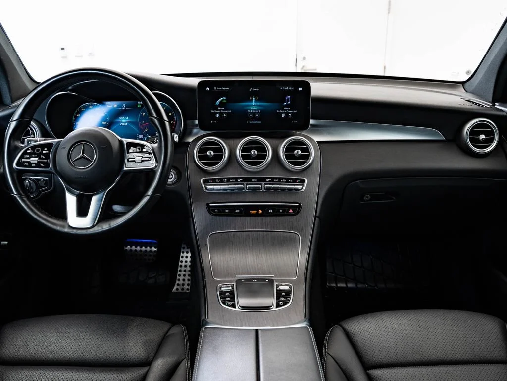 Used 2022 Graphite Grey Metallic Mercedes-Benz GLC 300 image 33
