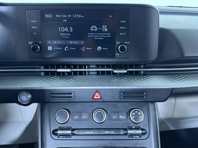 Used 2023 SNOW WHITE PEARL Kia LX image 14